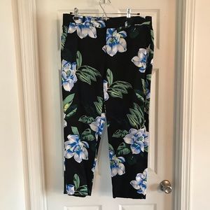 Ankle/ Capri length pant, black w/ large flowers.